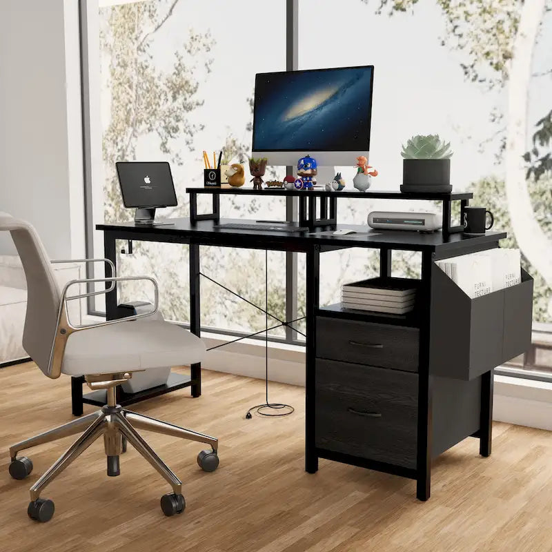 Bureau d'ordinateur moderne avec multiprise, supports pour deux moniteurs et 2 tiroirs pour le bureau à domicile ou l'organisation d'études