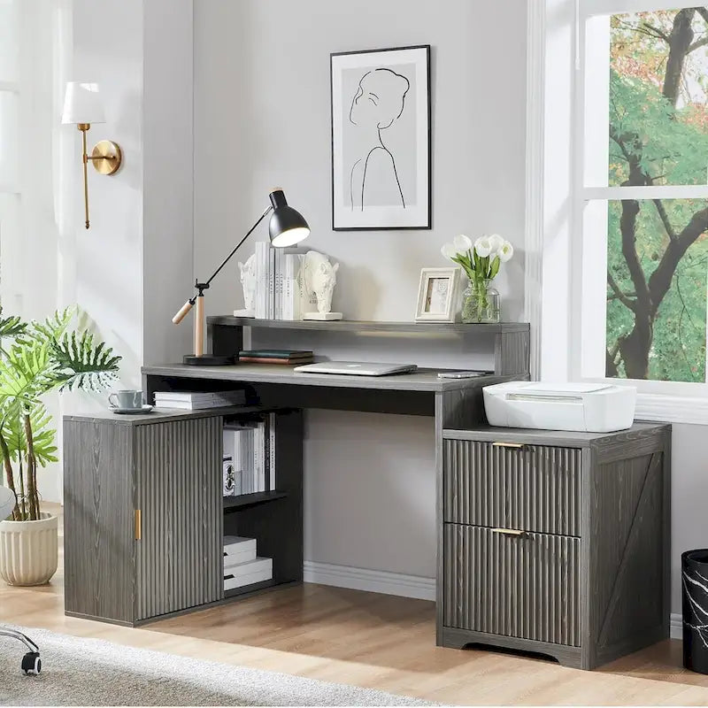 Bureau d'angle moderne en L de 67 pouces, bureau d'ordinateur de maison en bois avec station de charge