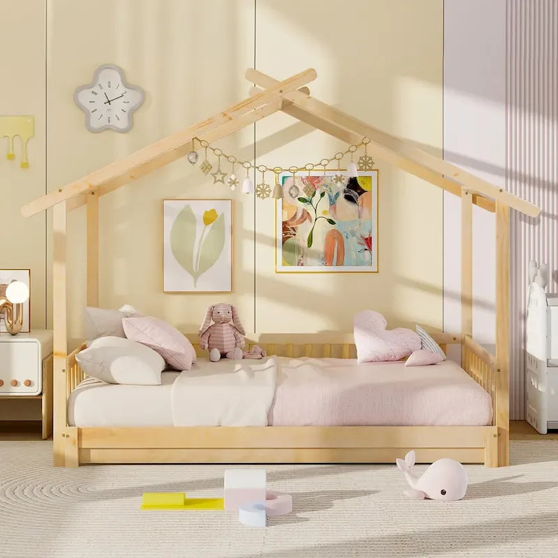 Gymax Lit cabane en bois, taille double à très grand lit avec barrières de sécurité et décors