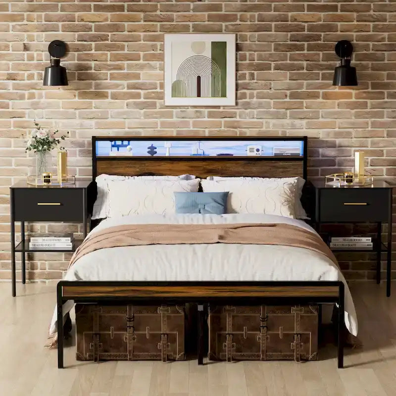 Lit plateforme Queen brun antique avec tête de lit de rangement, lumière LED et recharge
