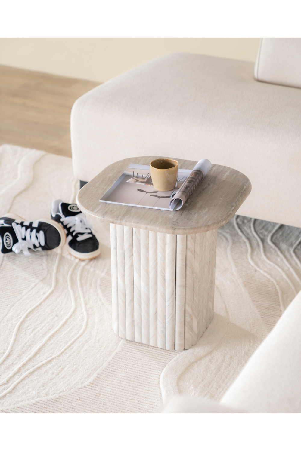 Table d'appoint en marbre gris
