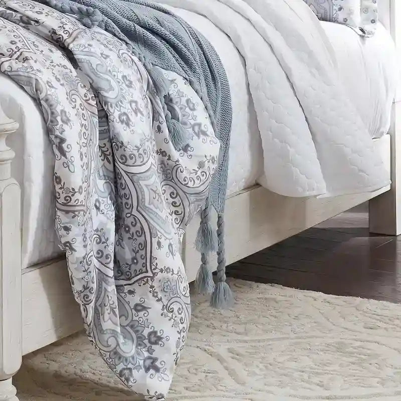 Lit à baldaquin king Farmhouse Reimagined Antique White and Chestnut