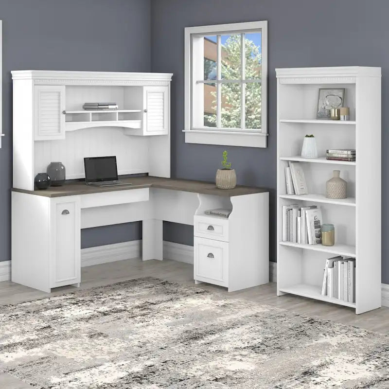 Bureau d'angle en L 60 W Fairview avec huche et bibliothèque de Bush Furniture