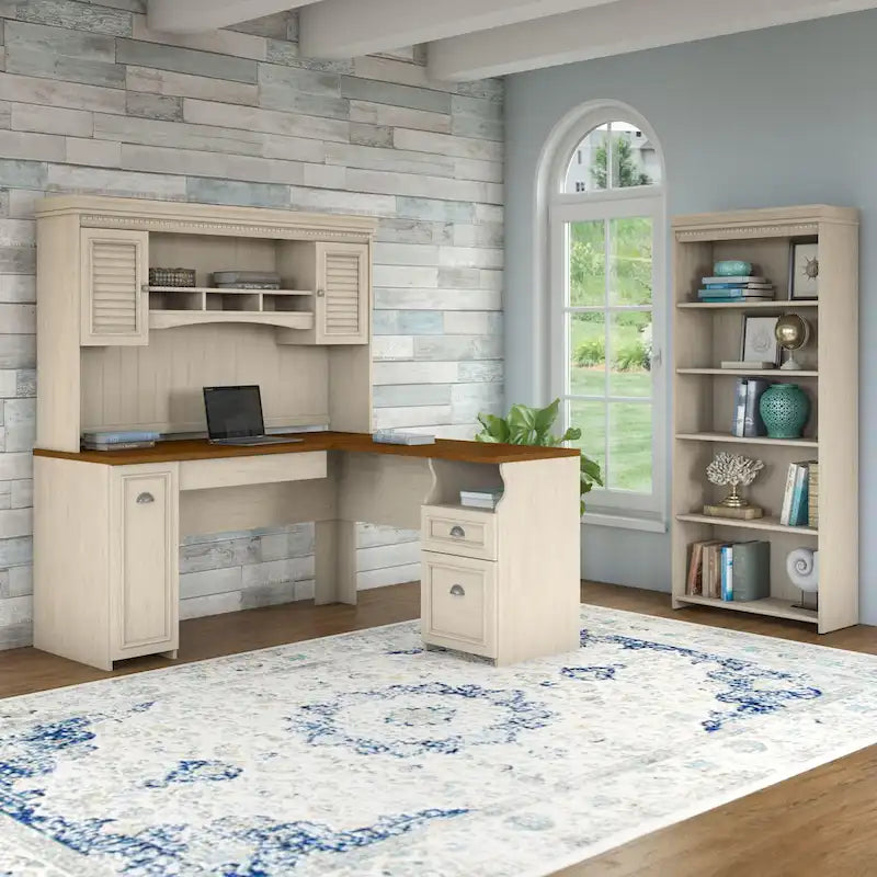 Bureau d'angle en L 60 W Fairview avec huche et bibliothèque de Bush Furniture