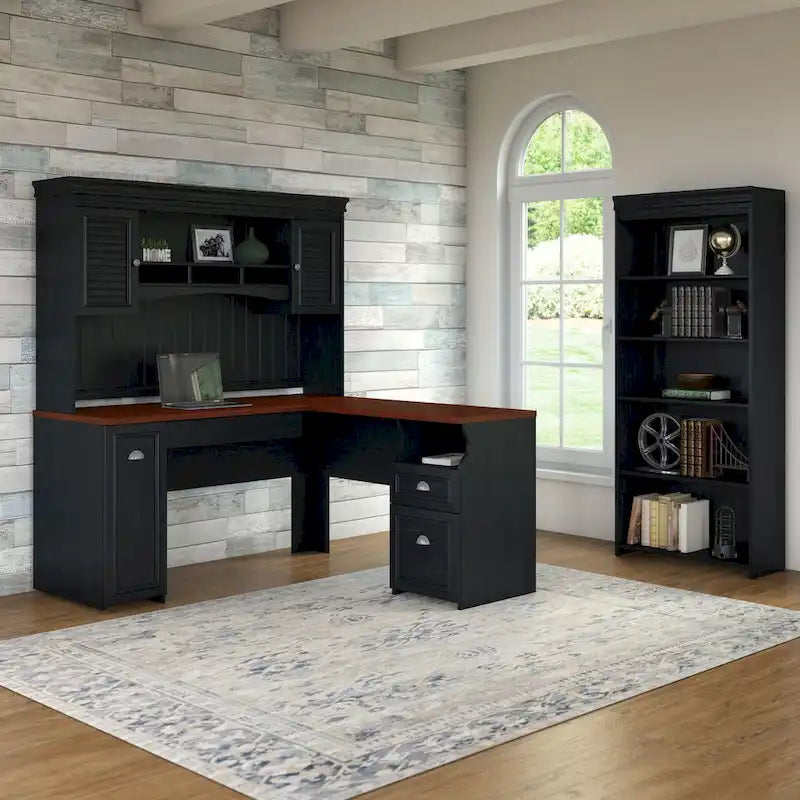 Bureau d'angle en L 60 W Fairview avec huche et bibliothèque de Bush Furniture