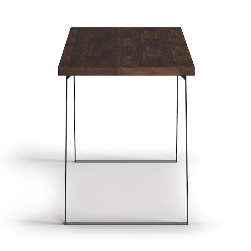 WYNDENHALL Mitchell Bureau plat moderne industriel de 137 cm de large en BOIS D'ACACIA MASSIF