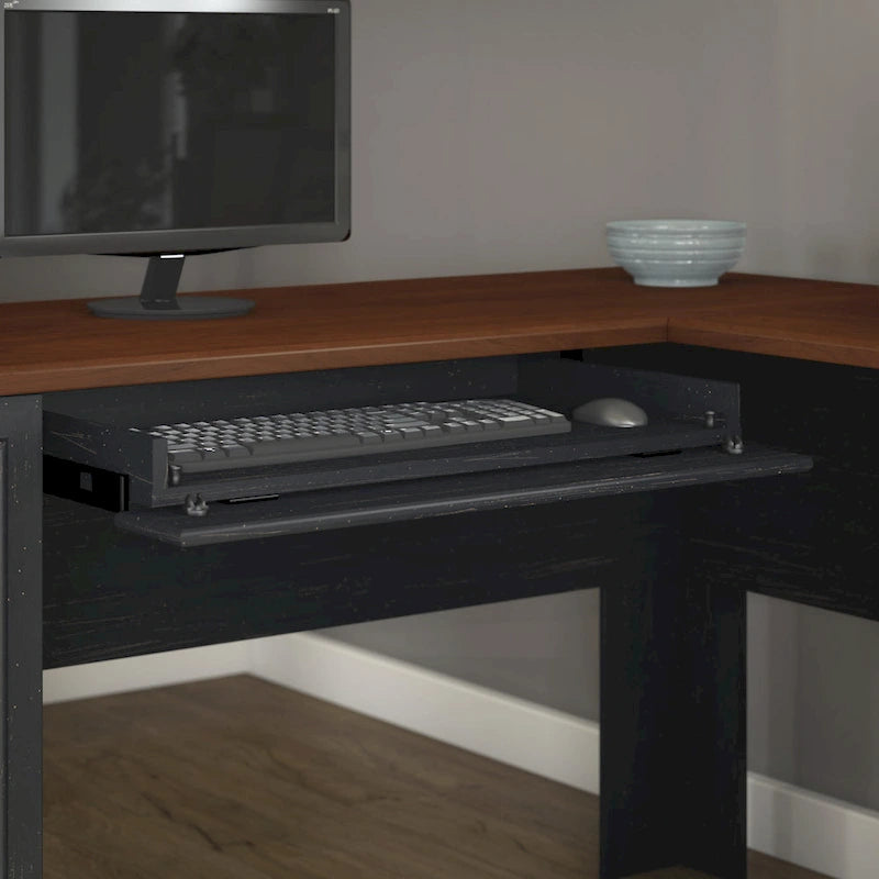 Bureau 60W Fairview avec huche, armoire et bibliothèque de Bush Furniture