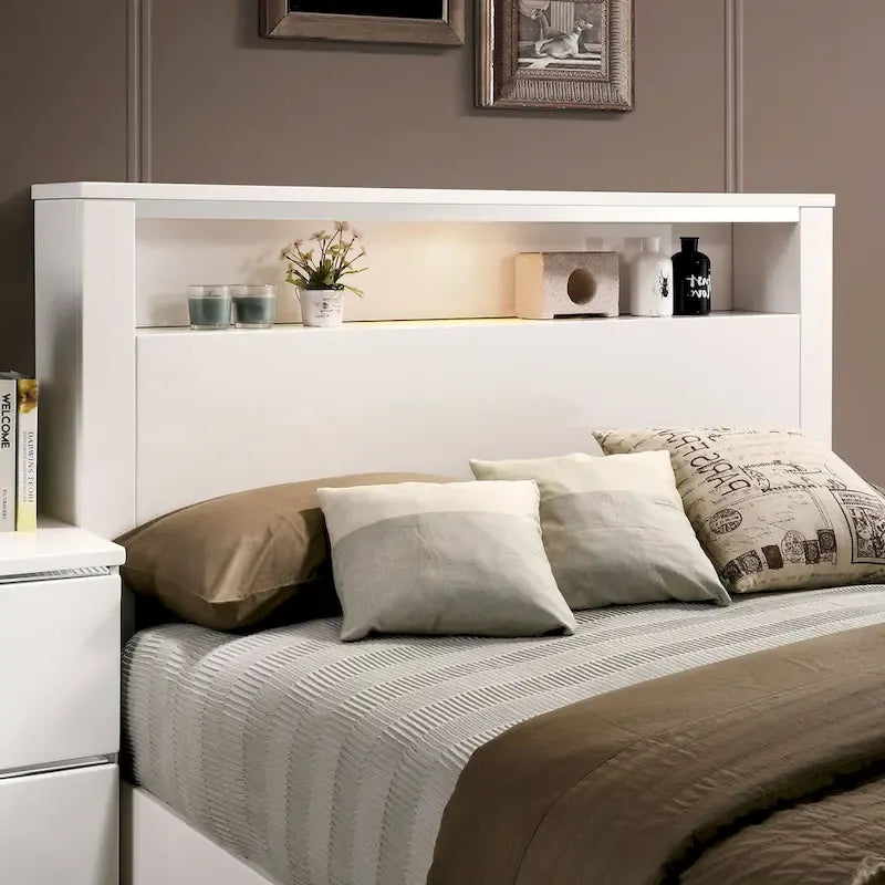 Ensemble de lit 3 pièces contemporain de la collection Champs, avec panneau en bois massif de taille Queen et port USB, par Furniture of America