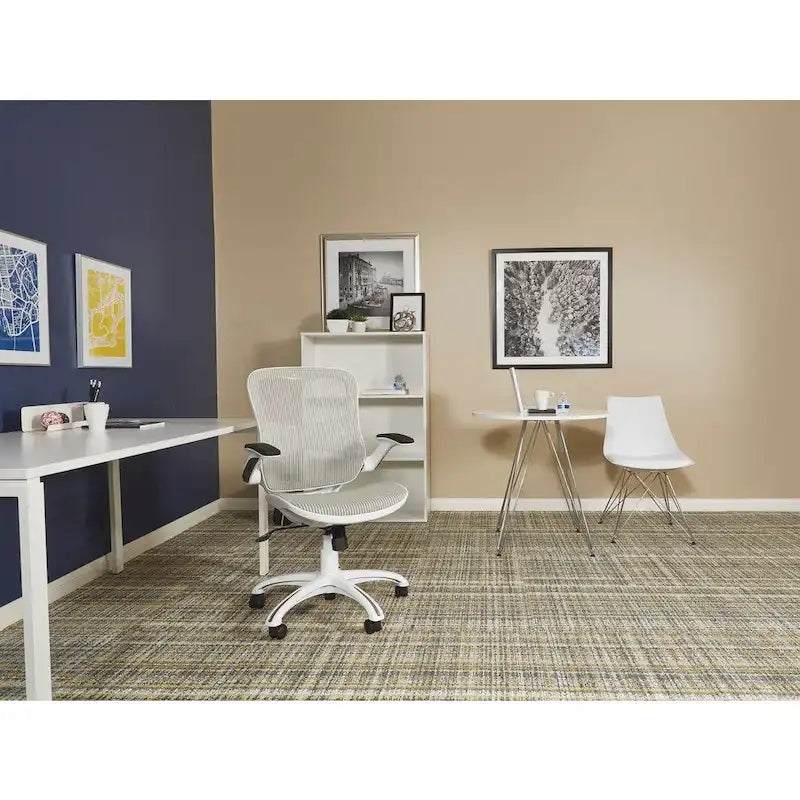Chaise de bureau Riley avec assise et dossier en maille blanche