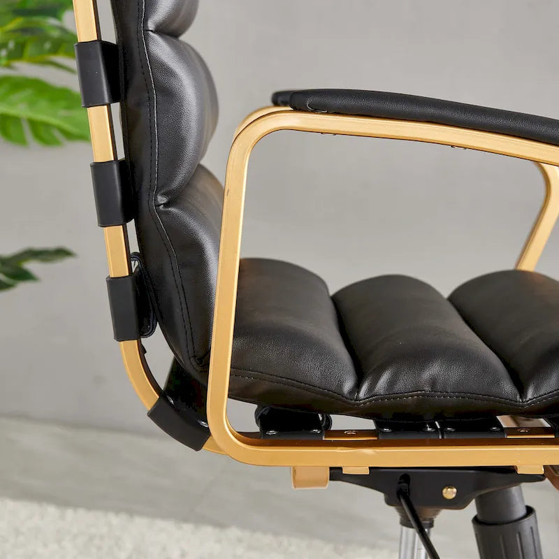 Chaise de bureau LUXMOD en similicuir avec cadre doré, réglable et pivotante