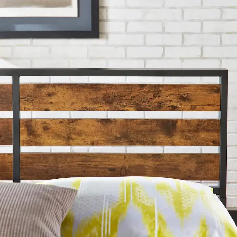Lit plateforme bas en métal Aabira avec panneaux finition bois par iNSPIRE Q Classic