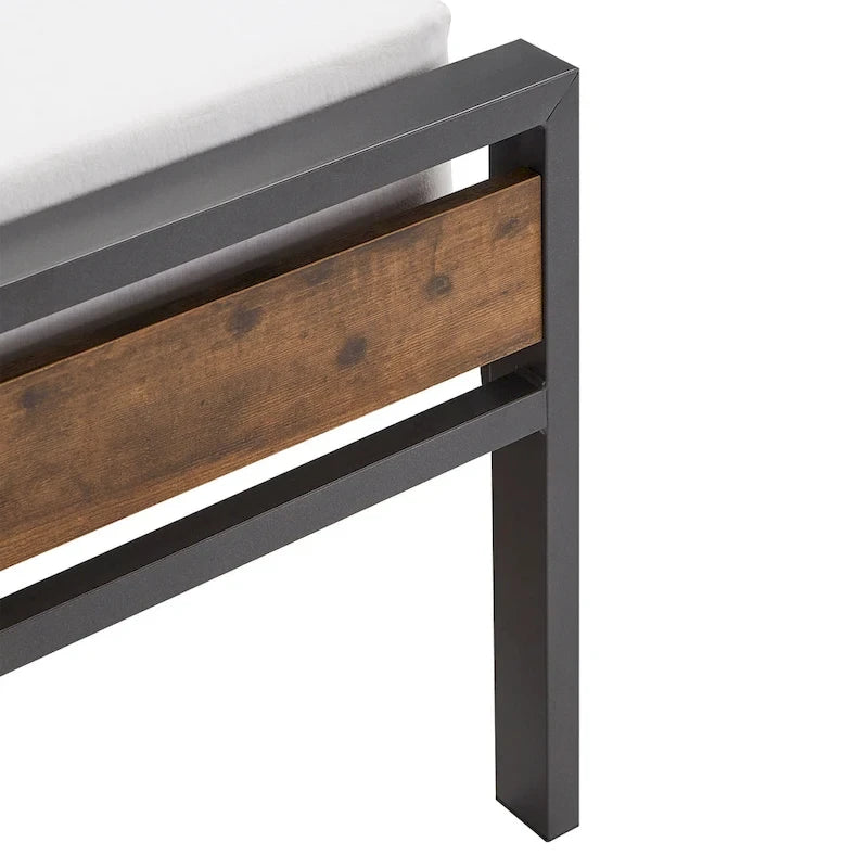 Lit plateforme bas en métal Aabira avec panneaux finition bois par iNSPIRE Q Classic