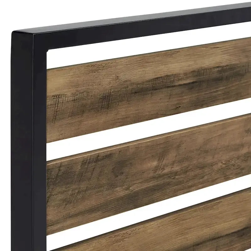 Lit plateforme bas en métal Aabira avec panneaux finition bois par iNSPIRE Q Classic