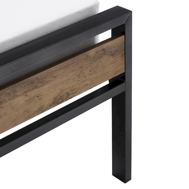 Lit plateforme bas en métal Aabira avec panneaux finition bois par iNSPIRE Q Classic