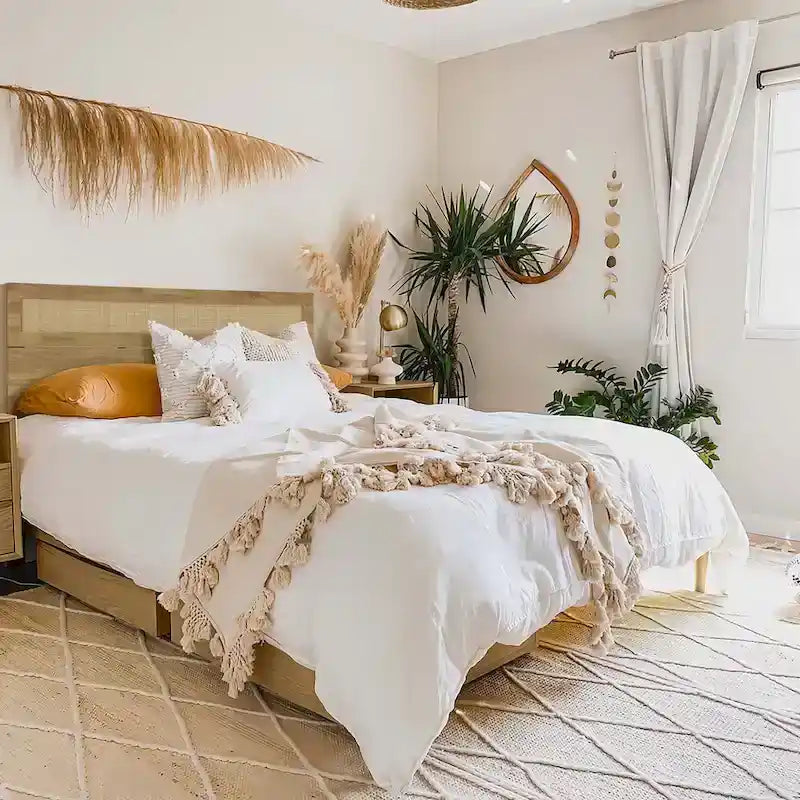 Tête de lit en bois manufacturé au fini chêne avec dessus en rotin naturel, très grand lit ou grand lit
