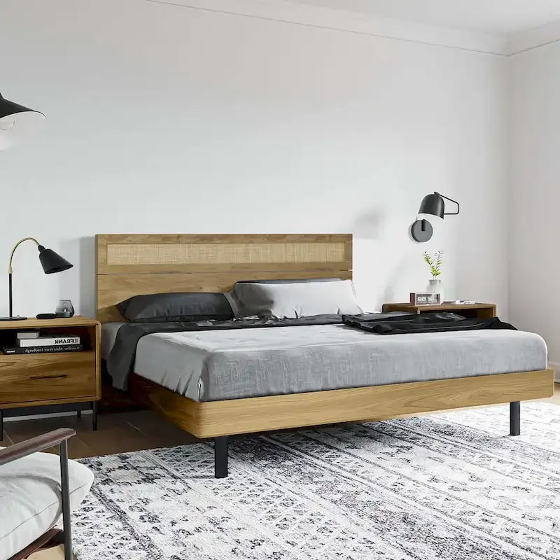 Tête de lit en bois manufacturé au fini chêne avec dessus en rotin naturel, très grand lit ou grand lit