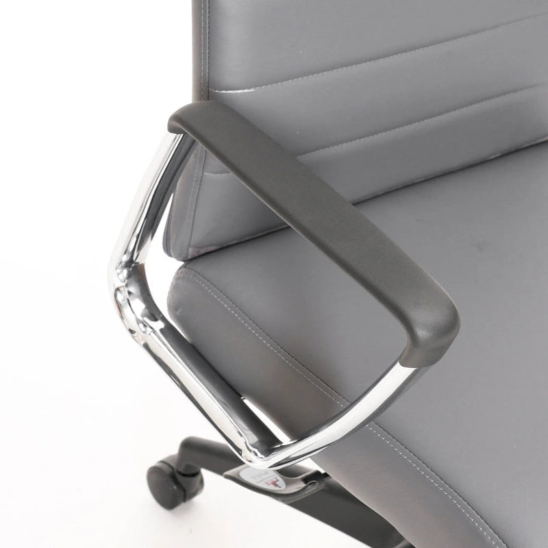 Chaise de bureau de conférence LeisureMod Hilton moderne à dossier haut en cuir