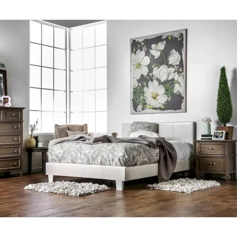 Lit plateforme moderne King en similicuir Lala de Furniture of America