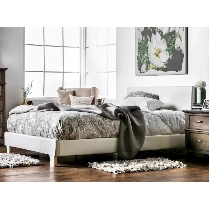 Lit plateforme moderne King en similicuir Lala de Furniture of America