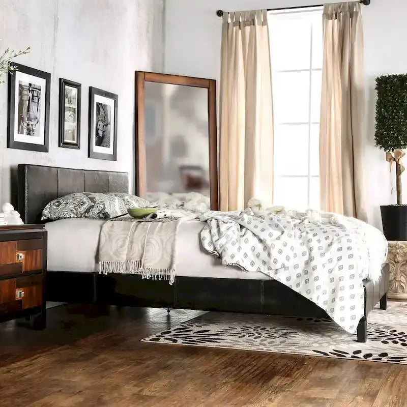 Lit plateforme moderne King en similicuir Lala de Furniture of America