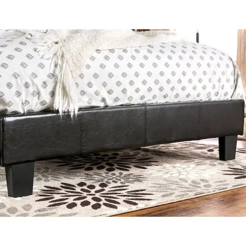 Lit plateforme moderne King en similicuir Lala de Furniture of America