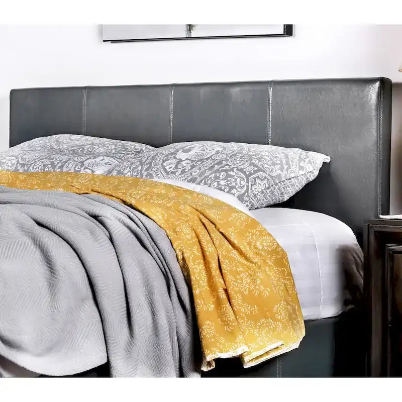 Lit plateforme moderne King en similicuir Lala de Furniture of America