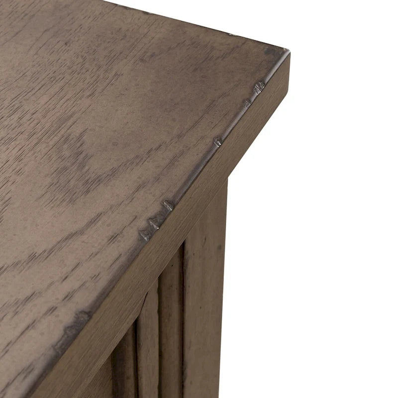 Table de chevet rustique Americana Farmhouse avec 2 tiroirs et station de charge, couleur taupe poudré
