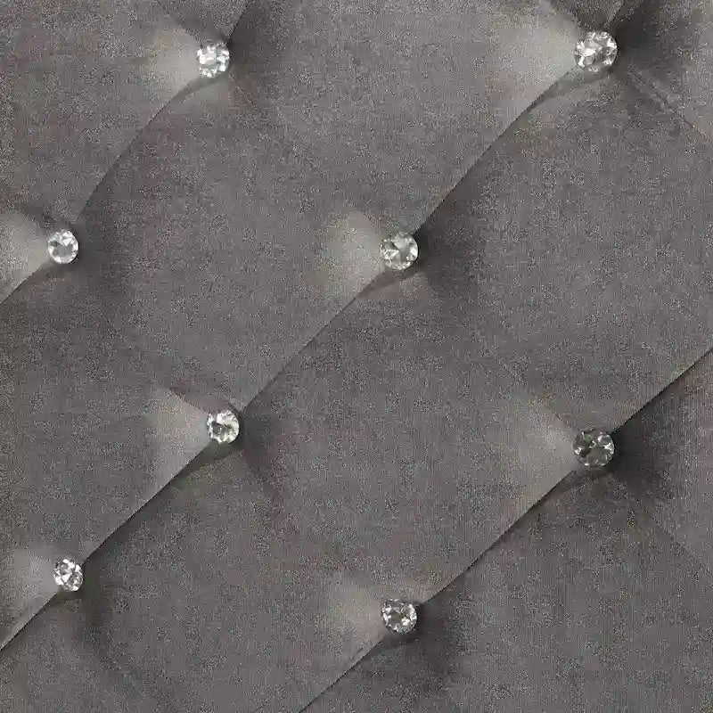 Lit à panneaux rembourré en tissu argenté Seleena Glam avec boutons capitonnés par Furniture of America