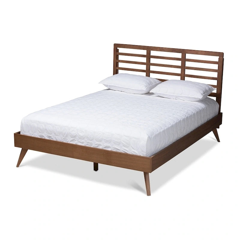 Lit plateforme Carson Carrington Hjulsta en bois, de style moderne du milieu du siècle