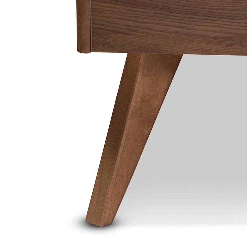 Lit plateforme Carson Carrington Hjulsta en bois, de style moderne du milieu du siècle