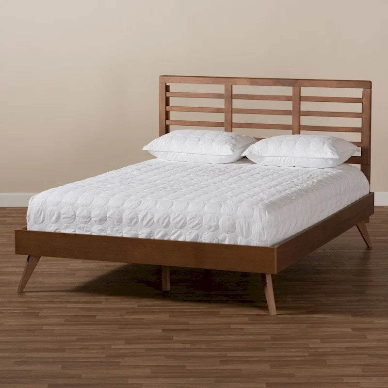Lit plateforme Carson Carrington Hjulsta en bois, de style moderne du milieu du siècle