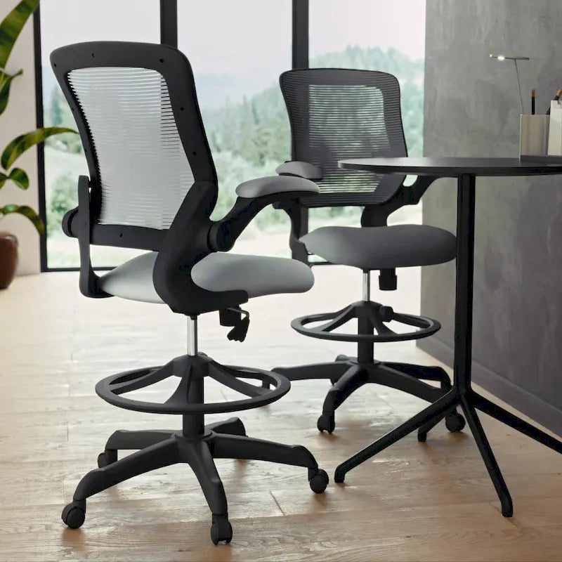 Chaise de bureau ergonomique mi-dossier en maille avec anneau repose-pieds et accoudoirs relevables
