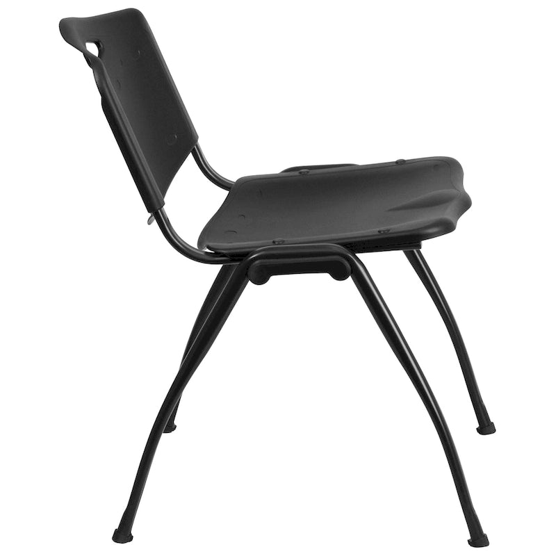 Chaise empilable industrielle en plastique de 400 kg avec poignée de transport