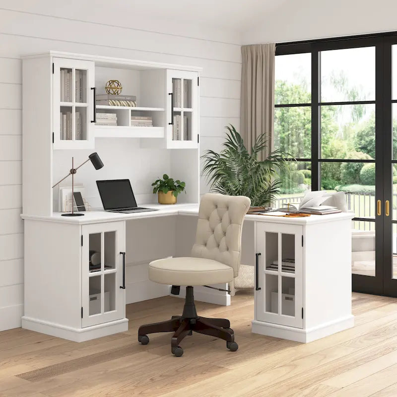 Bureau en L Westbrook 60 W avec huche et rangement de Bush Furniture