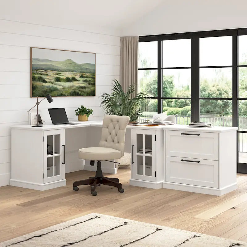 Bureau en L Westbrook 60 W avec huche et rangement de Bush Furniture