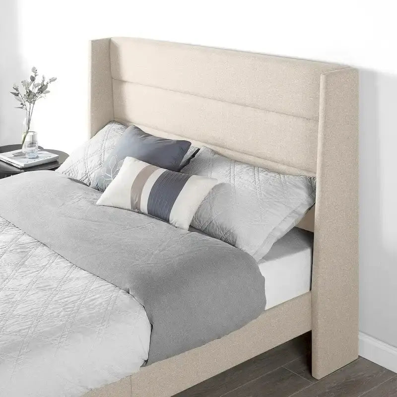 Lit plateforme capitonné beige avec pouf de rangement Crown Comfort