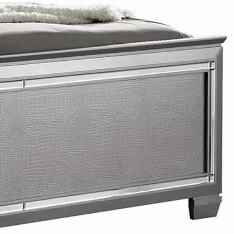 Lit queen-size ou king-size texturé avec des accents de garniture argentée, beige