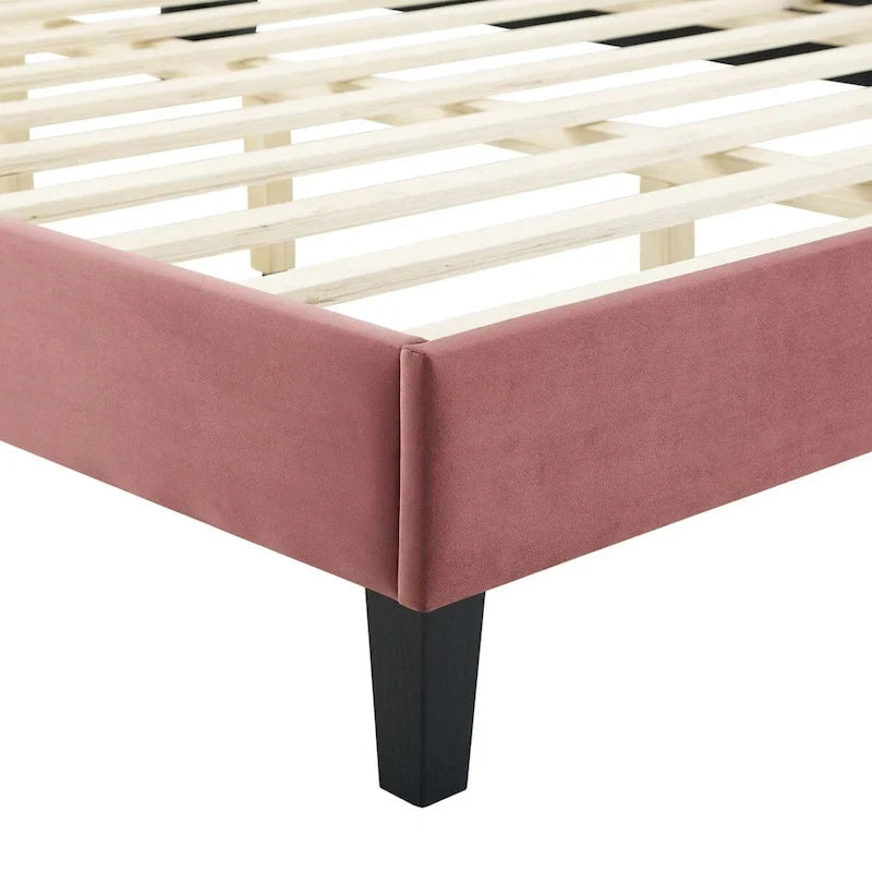 Lit plateforme intégral en velours de performance Sienna