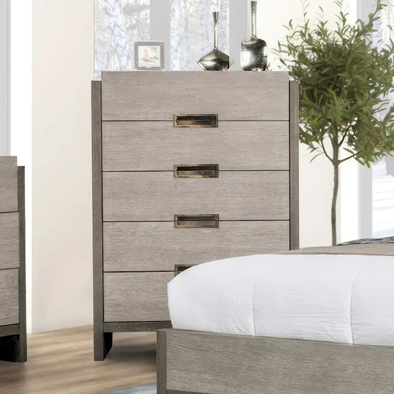 Ensemble de chambre Furniture of America Cruz contemporain gris en bois massif 6 pièces : lit, 2 tables de nuit, commode, coiffeuse et miroir