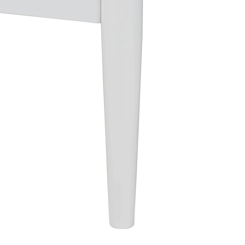 Ensemble de chambre Louetta Coastal White avec détails sculptés et contrastés (3 ou 4 pièces, plusieurs tailles de lit)