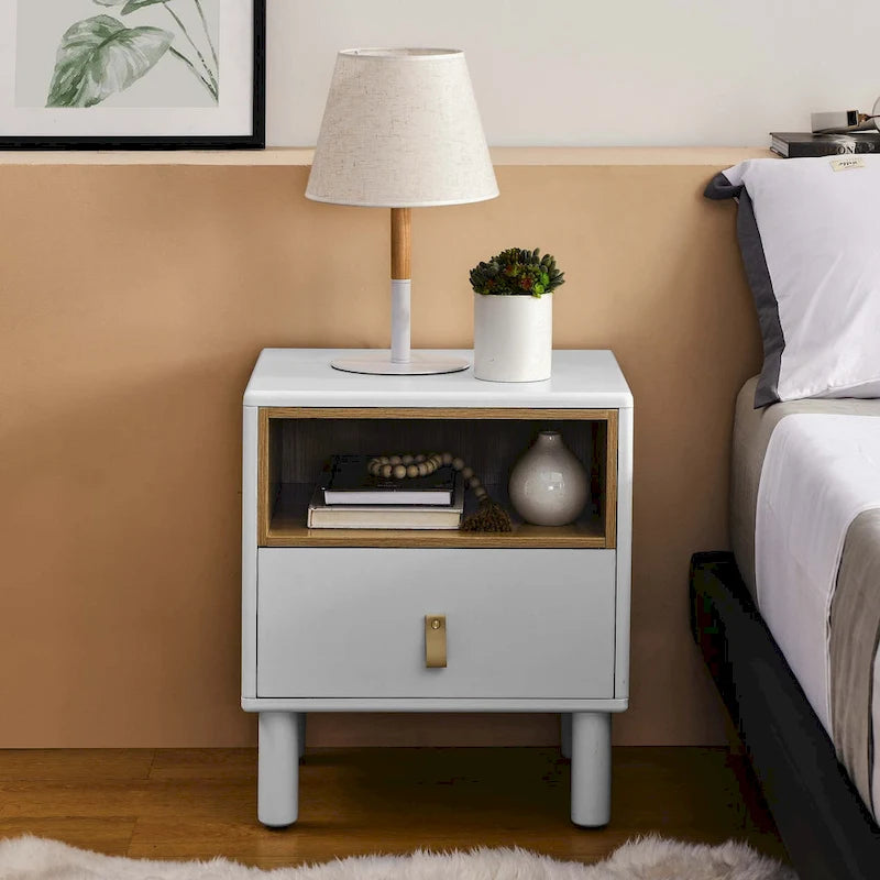 Table de chevet de style moderne avec tiroir