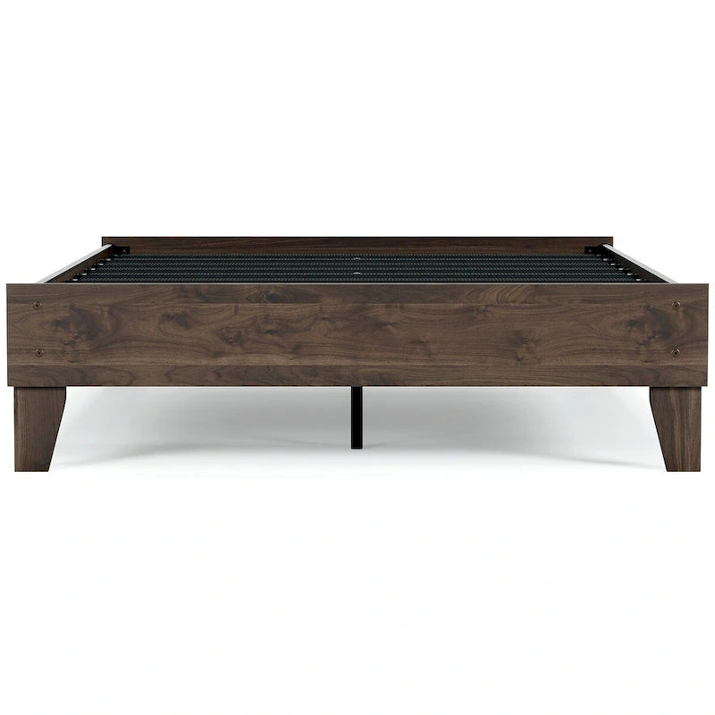 Lit plateforme Calverson Mocha de Signature Design by Ashley avec 2 tables de chevet