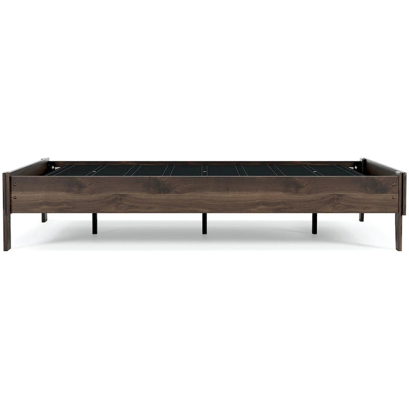 Lit plateforme Calverson Mocha de Signature Design by Ashley avec 2 tables de chevet