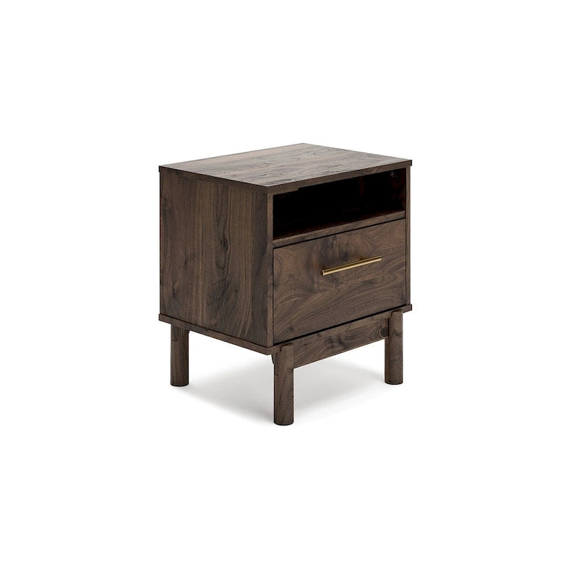 Lit plateforme Calverson Mocha de Signature Design by Ashley avec 2 tables de chevet