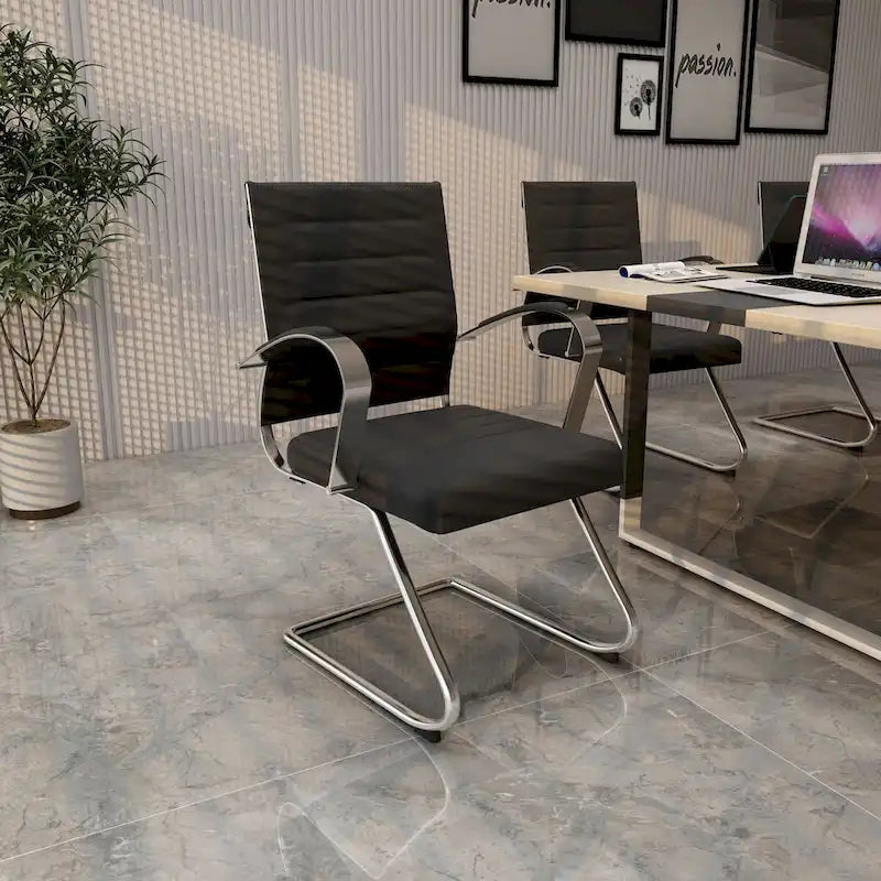 Chaise de bureau en cuir avec base luge en acier inoxydable Série Benmar par LeisureMod