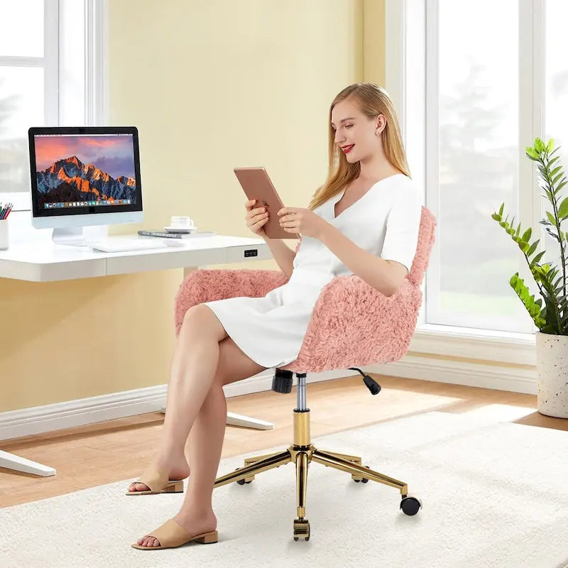 Chaise de bureau rembourrée avec base dorée pivotante à 360° et réglable