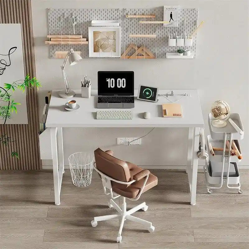 Bureau d'ordinateur blanc de 99 cm avec prise de courant