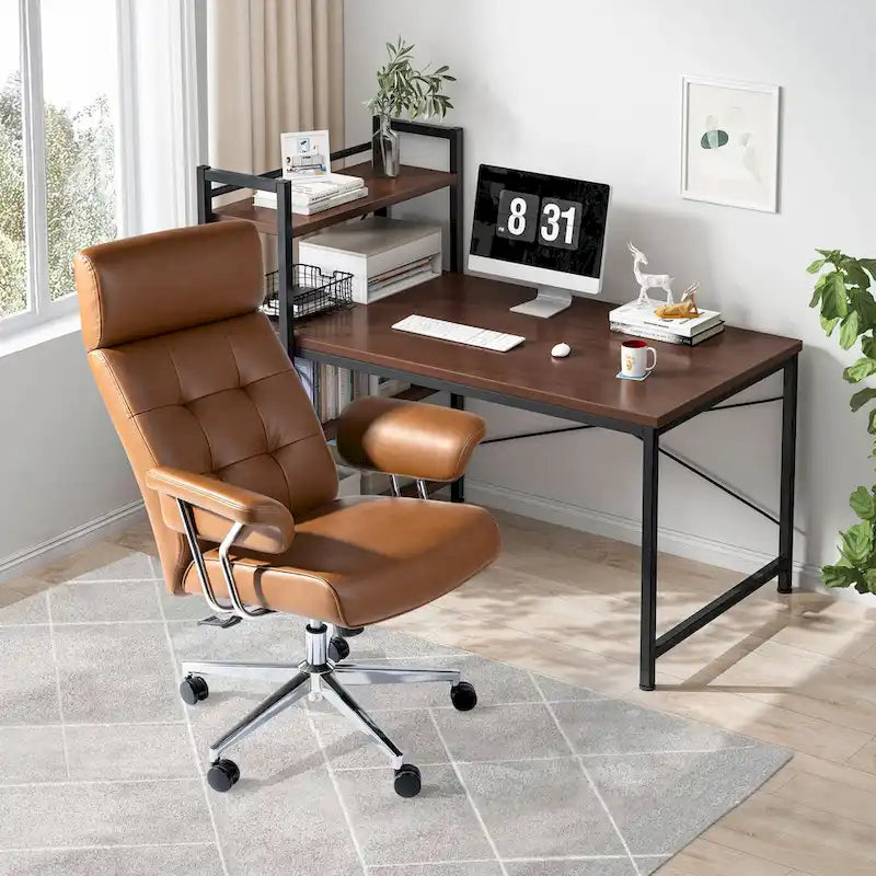 Chaise de bureau pivotante à dossier haut et accoudoirs, réglable par vérin à gaz, en similicuir marron, style Mid-Century Modern, par Glitzhome
