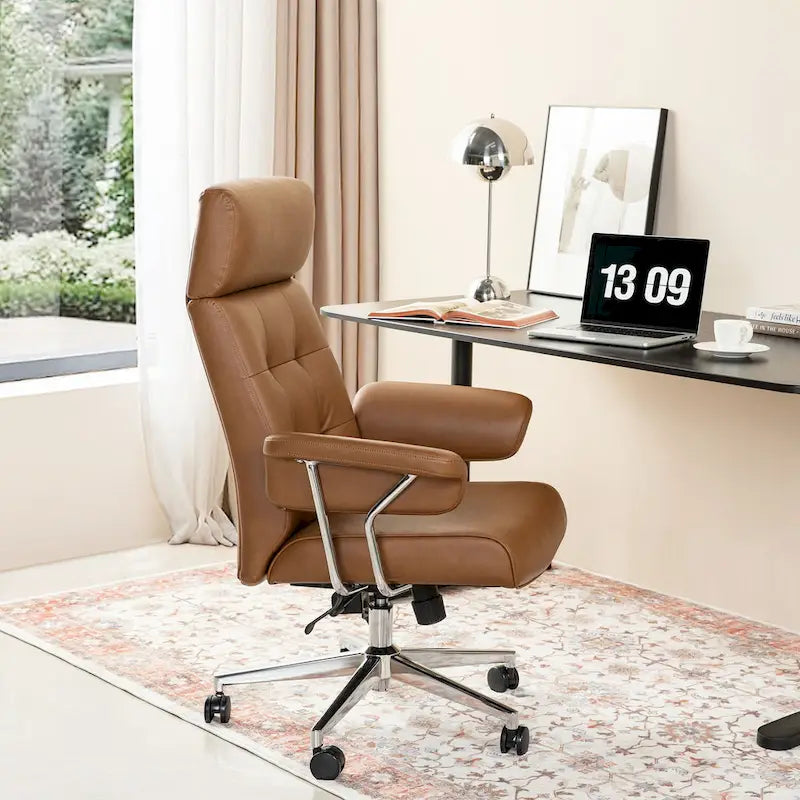 Chaise de bureau pivotante à dossier haut et accoudoirs, réglable par vérin à gaz, en similicuir marron, style Mid-Century Modern, par Glitzhome
