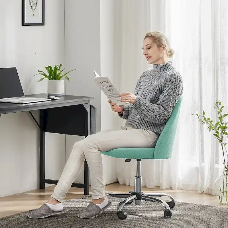 Chaise de bureau à roulettes sans accoudoirs pour petits espaces